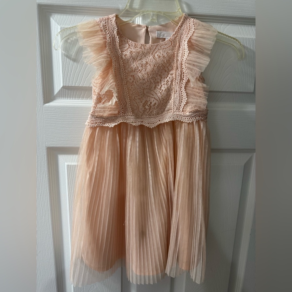 Source Unknown Peach Lace and Tulle Kids Dress